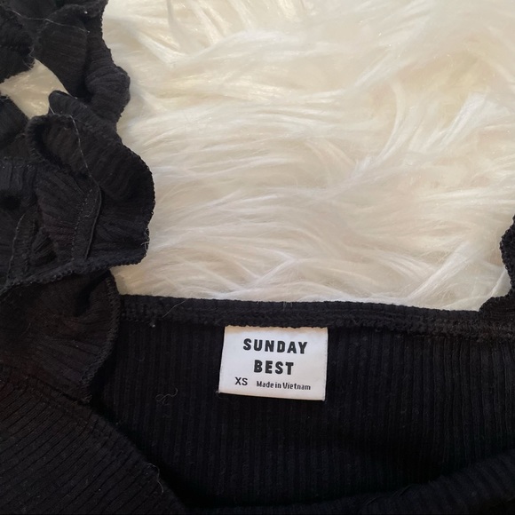 ARITZIA Sunday best ruffle top - Picture 3 of 3